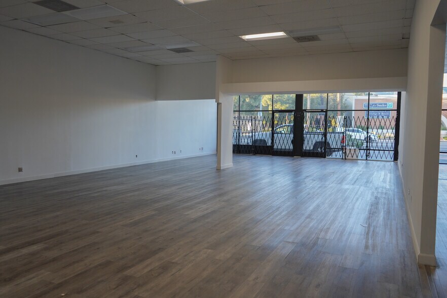 More Photos Of 20936 Devonshire St, Chatsworth Storefront Retail Office For Lease
