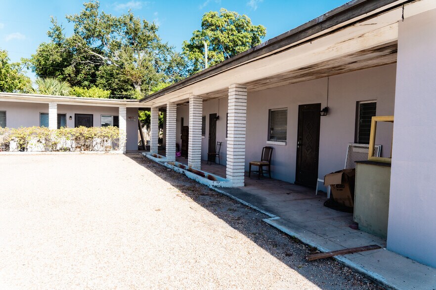 More Photos Of 186-1 E Blue Heron Blvd, Riviera Beach Hotel For Sale