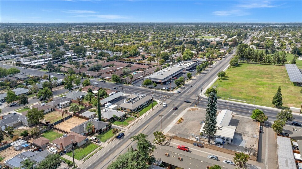 More Photos Of 445 W Dakota Ave, Fresno Office Residential For Sale