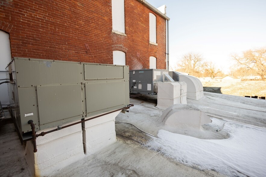 More Photos Of 1525 16th St, Central City General Retail For Sale