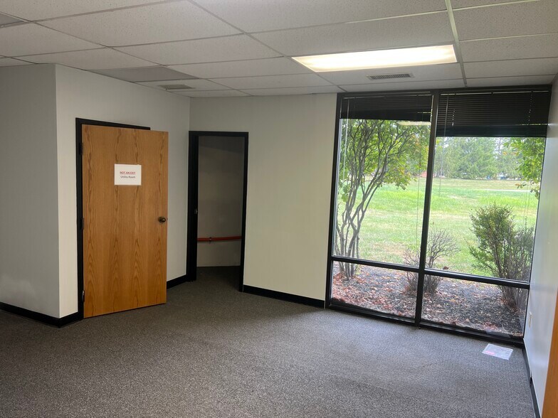 More Photos Of 209 Green Meadows Dr S, Lewis Center Warehouse For Lease