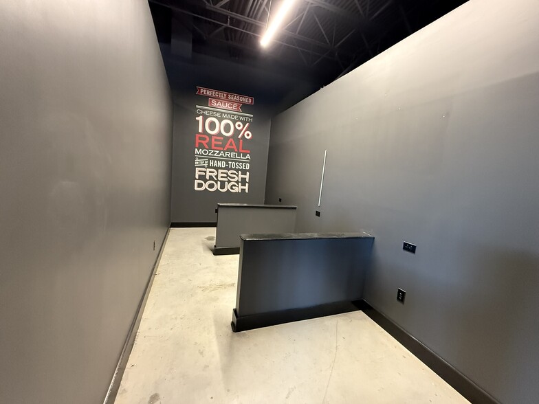 More Photos Of 5036 Keagy Rd, Roanoke General Retail For Lease