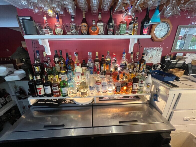More Photos Of 1143 Main St S, Woodbury Restaurant For Sale