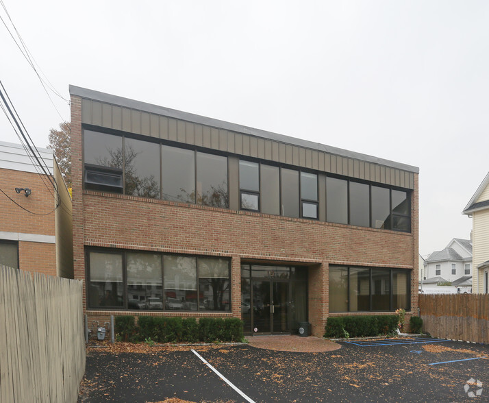 Primary Photo Of 10 Maple St, Port Washington Office For Lease