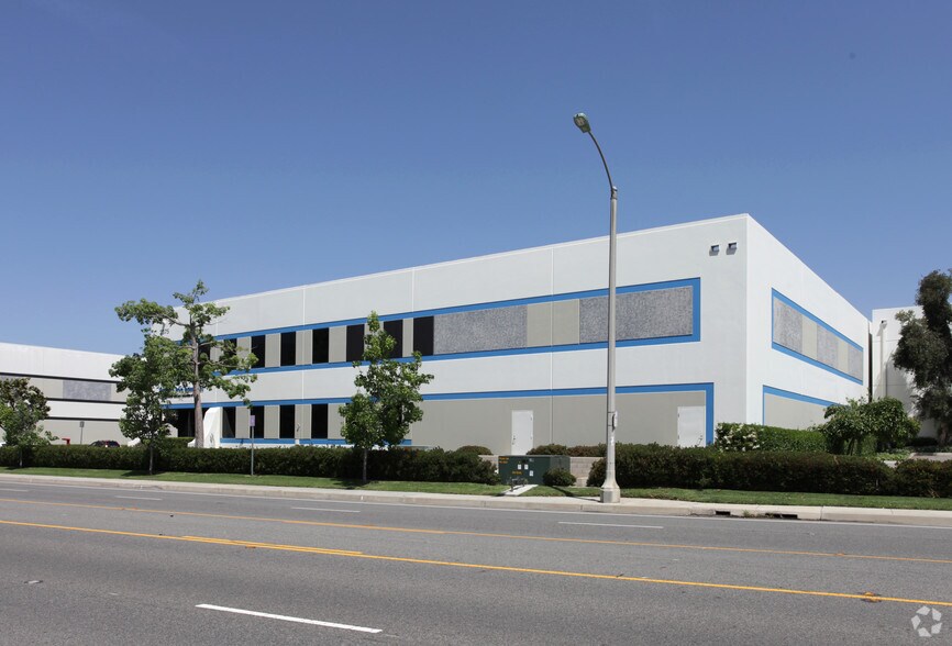 More Photos Of 2375 Railroad St, Corona Warehouse For Lease