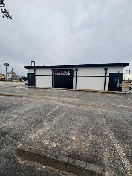 More Photos Of 251 Highway 49 N, Byron Restaurant For Lease