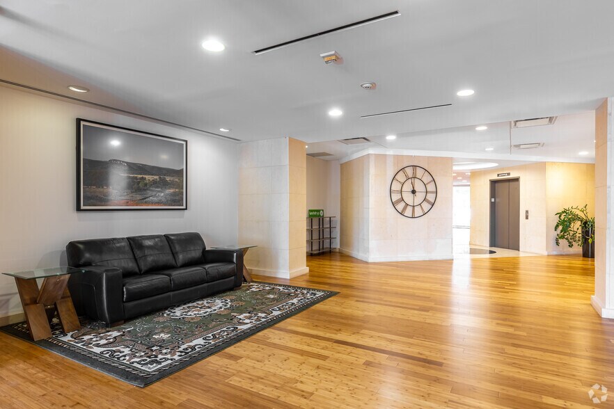 More Photos Of 13465 Midway Rd, Farmers Branch Office For Lease