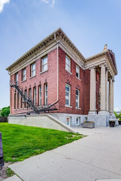 More Photos Of 34 Water St N, Cambridge Office For Lease