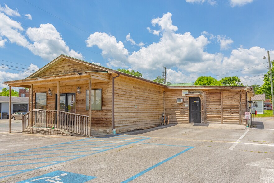 Primary Photo Of 505 W 9th St, Chickamauga Fast Food For Sale