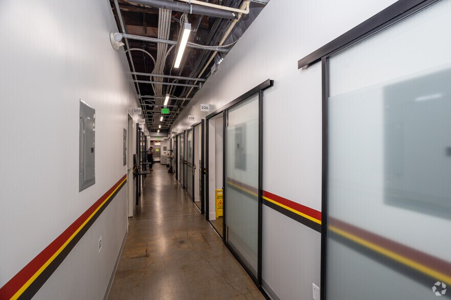 More Photos Of 1060 E Colorado Blvd, Pasadena Storefront For Lease