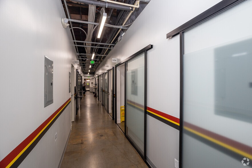 More Photos Of 1060 E Colorado Blvd, Pasadena Storefront For Lease