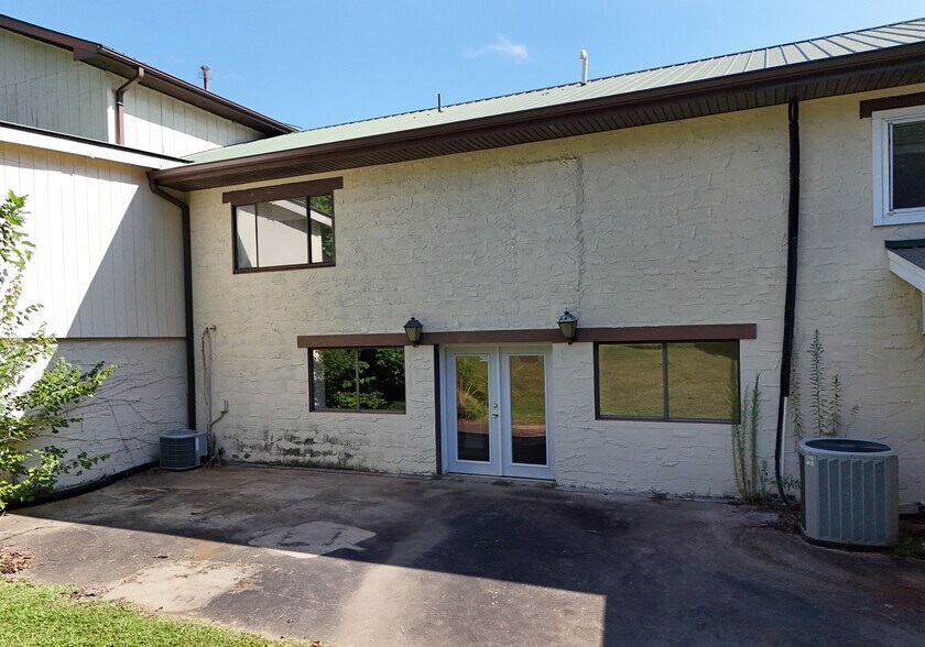 More Photos Of 10 Deer Crossing Trl, Blairsville Office For Lease