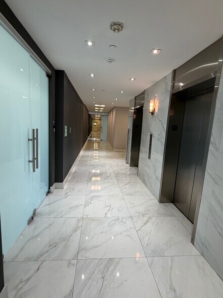 More Photos Of 150 SE 2nd Ave, Miami Office Residential For Lease