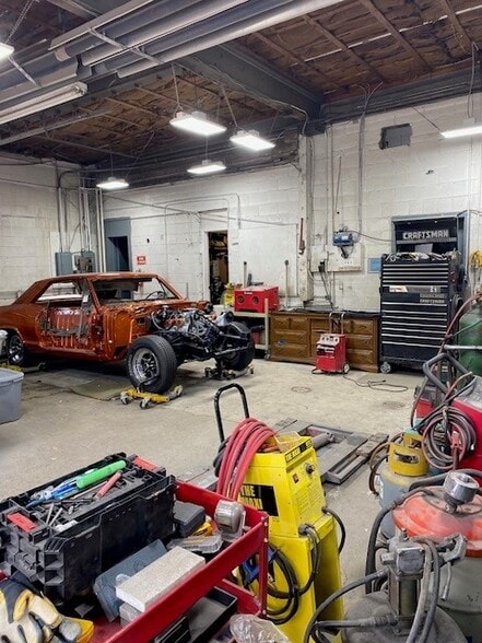 More Photos Of 578 Mast Rd, Manchester Auto Repair For Lease