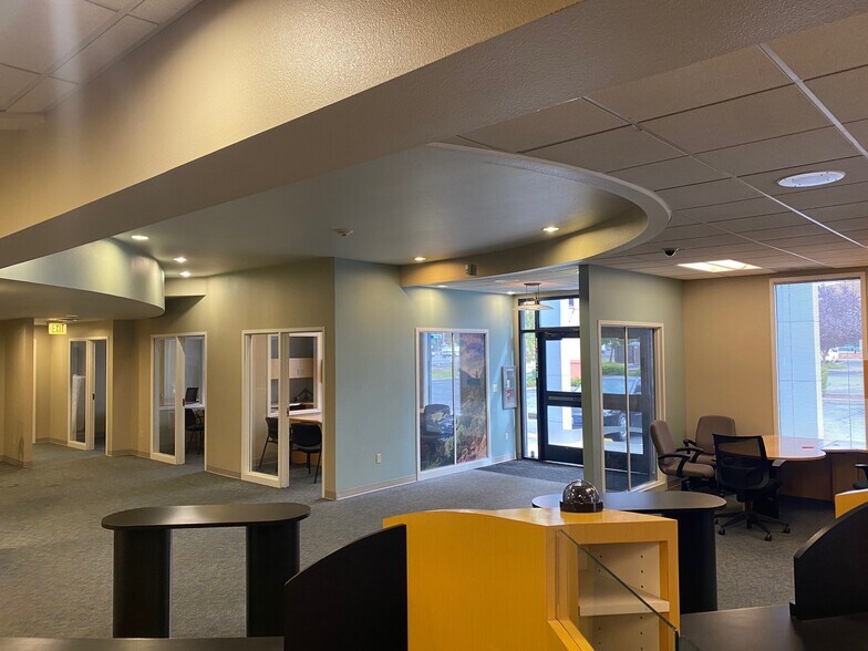More Photos Of 590 Union Ave, Grants Pass Bank For Sale