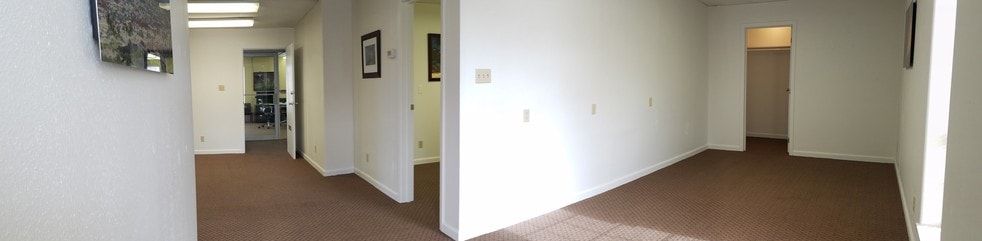 More Photos Of 515 Woodcrest Dr, Bloomington Medical For Lease