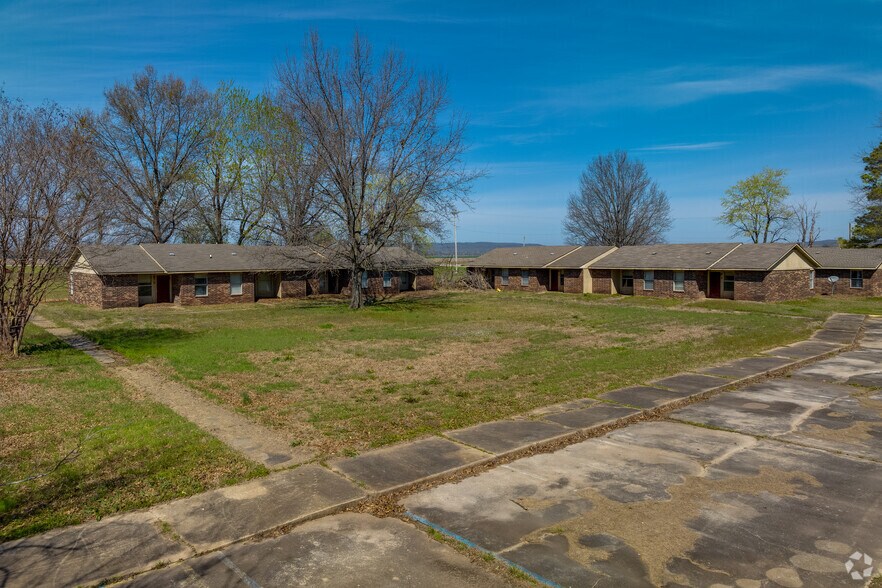 More Photos Of 100 W. Oak St., Webbers Falls Apartments For Sale