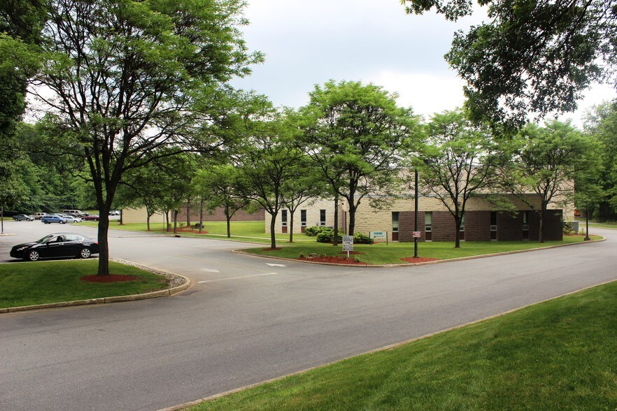 More Photos Of 181 E Halsey Rd, Parsippany Warehouse For Lease