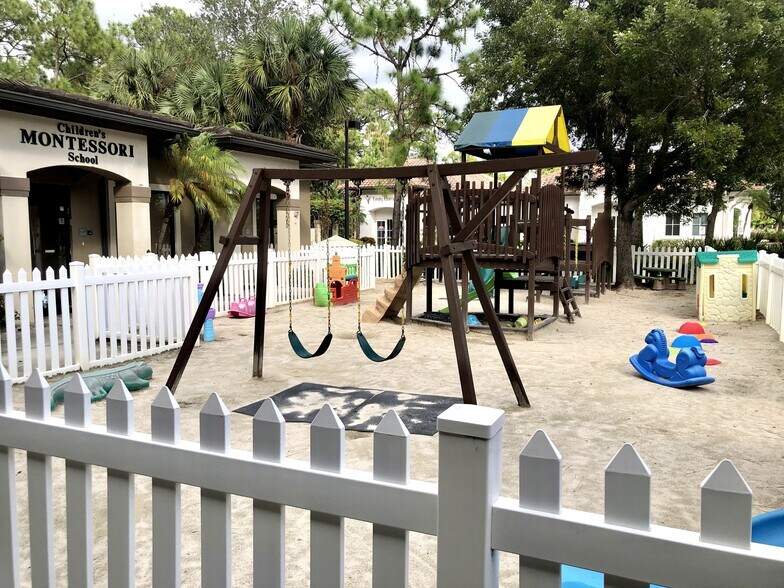 More Photos Of 2535 Northbrooke Plaza Dr, Naples Medical For Sale