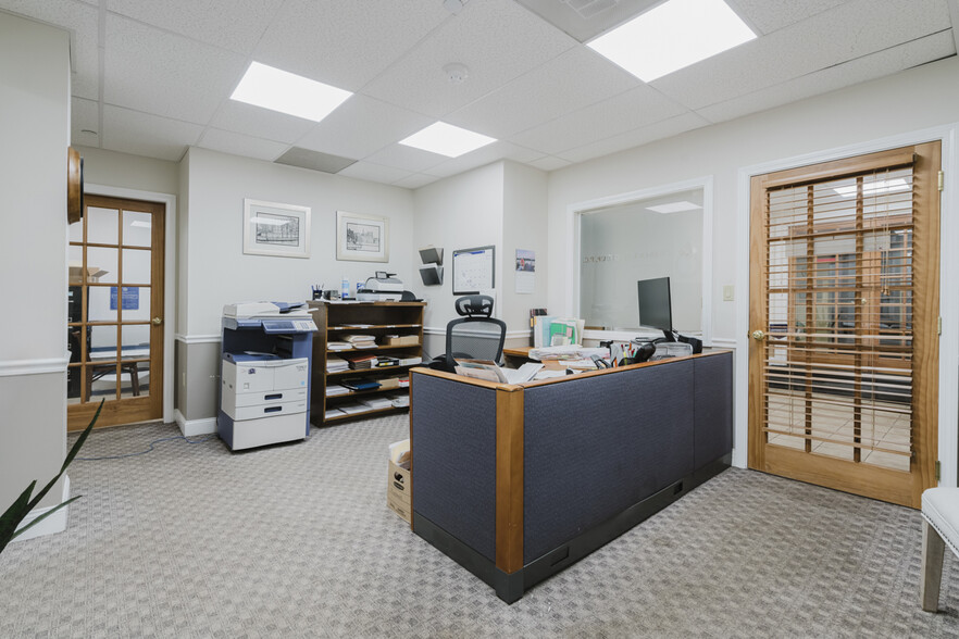 More Photos Of 11 Front St, Weymouth Office For Lease