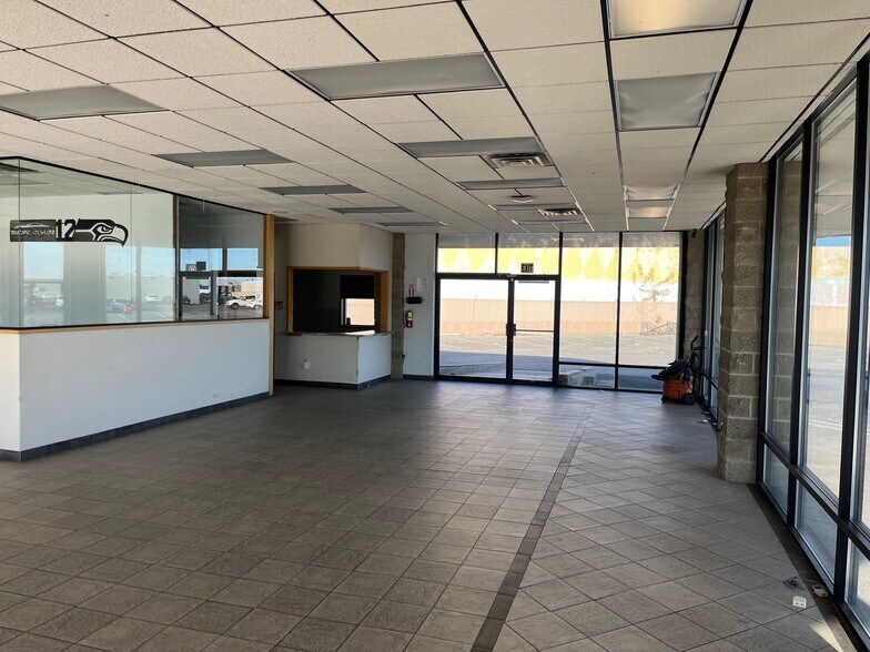 More Photos Of 3305 W Marie St, Pasco Auto Dealership For Sale