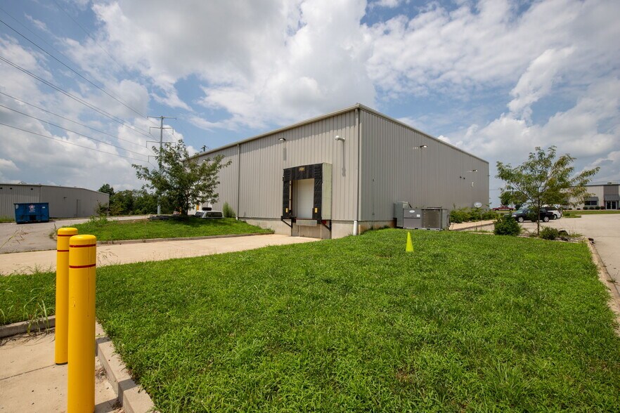 More Photos Of 311 Corporate Dr, Shelbyville Warehouse For Sale
