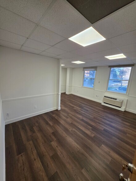 More Photos Of 17 W Jefferson St, Rockville Coworking Space