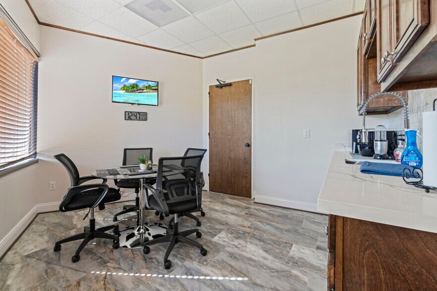 More Photos Of 25010 Oakhurst Dr, Spring Medical For Sale