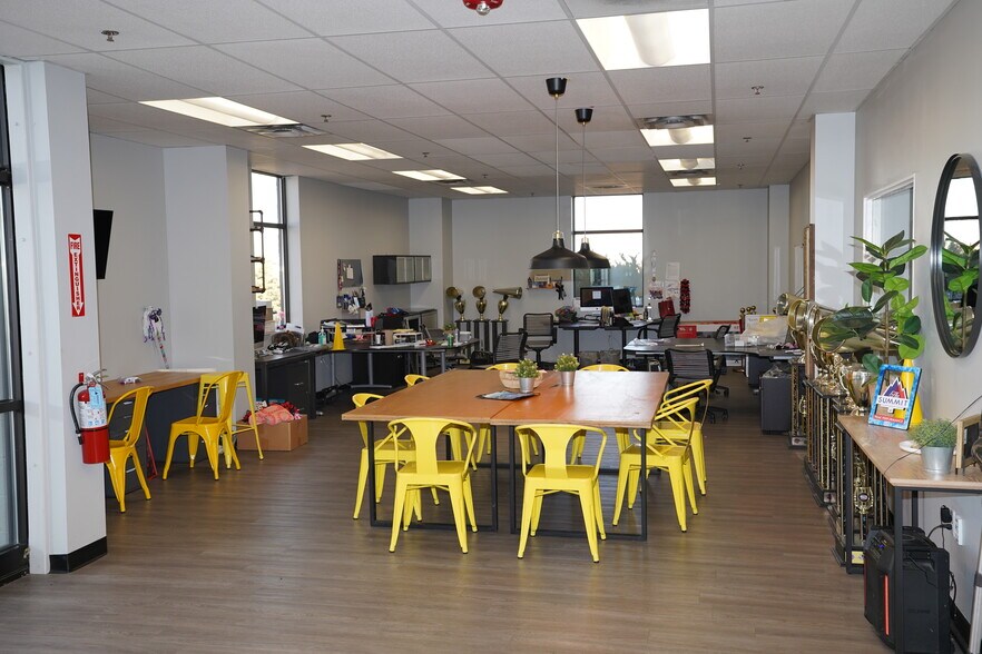 More Photos Of 3773 Monarch St, Frederick Warehouse For Lease