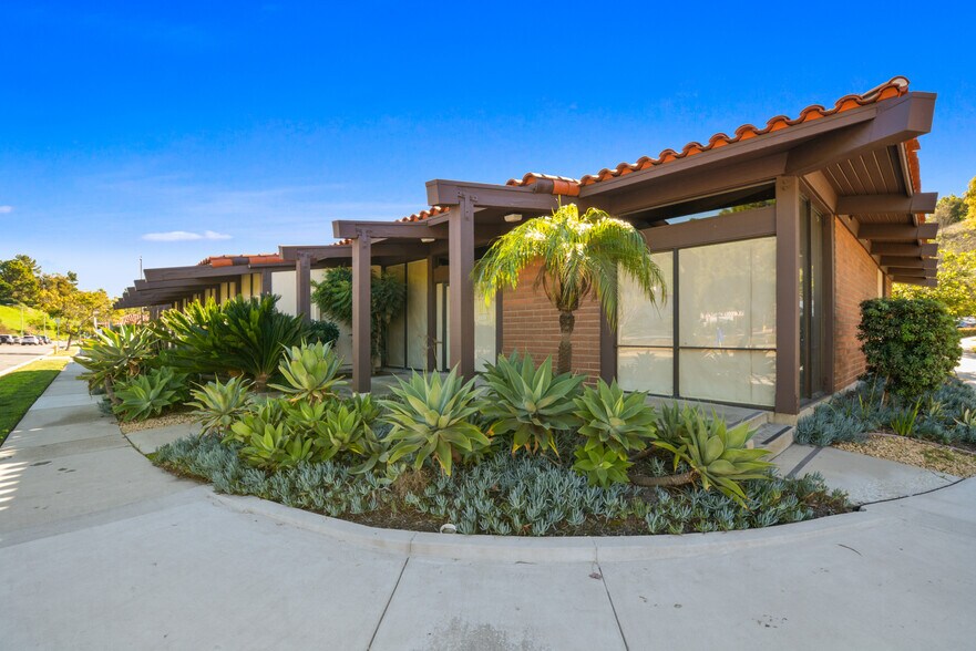 More Photos Of 811-897 Silver Spur Rd, Rolling Hills Estates Unknown For Lease