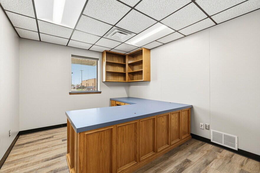 More Photos Of 1510 Amity Ln, El Reno Industrial For Lease