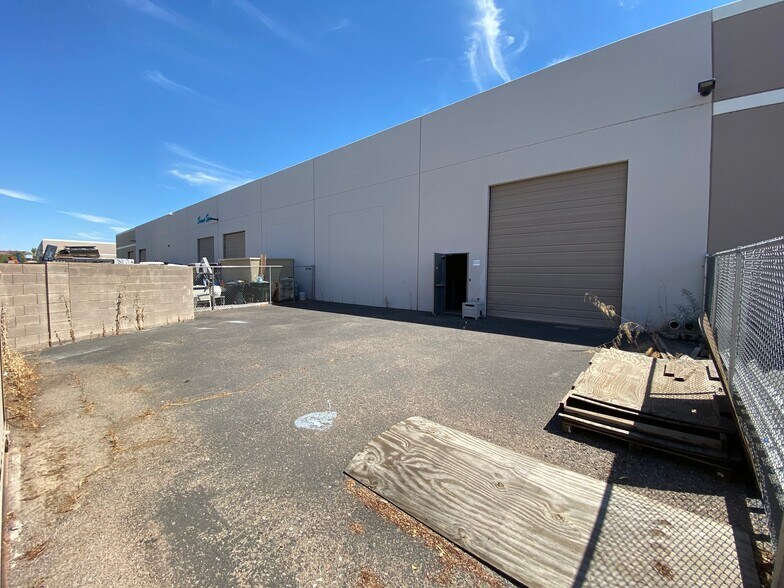 More Photos Of 2225 W Pecos Rd, Chandler Light Manufacturing For Lease