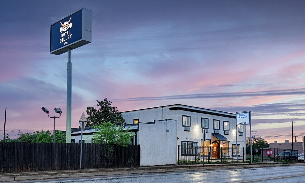 More Photos Of 110 S Main, Dilley Hotel For Sale