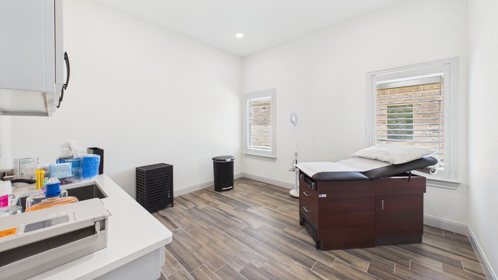 More Photos Of 10933 Wayne Ave, Lubbock Rehabilitation Center For Sale