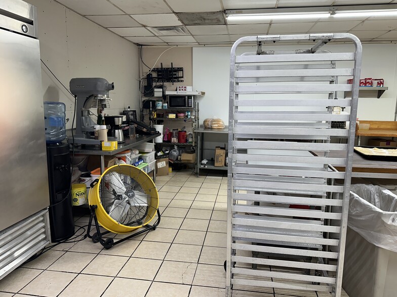 More Photos Of 1821 Crestridge Dr, Mesquite Freestanding For Sale