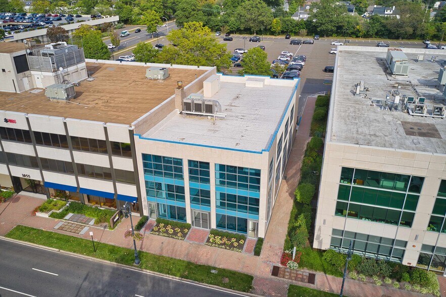 More Photos Of 1051 Franklin Ave, Garden City Office For Sale