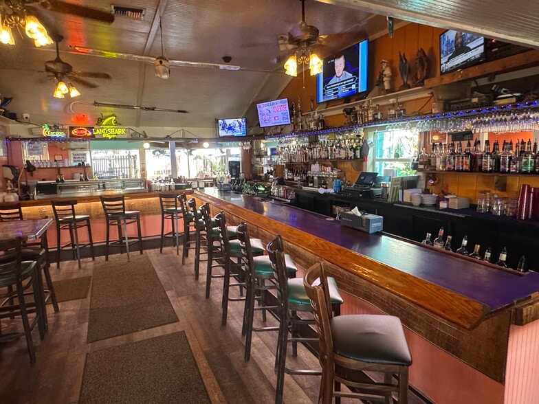 More Photos Of 1023 Florida Ave, Palm Harbor Freestanding For Sale