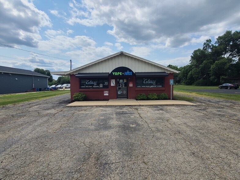 Primary Photo Of 2200 Center Ave, Janesville Flex For Sale