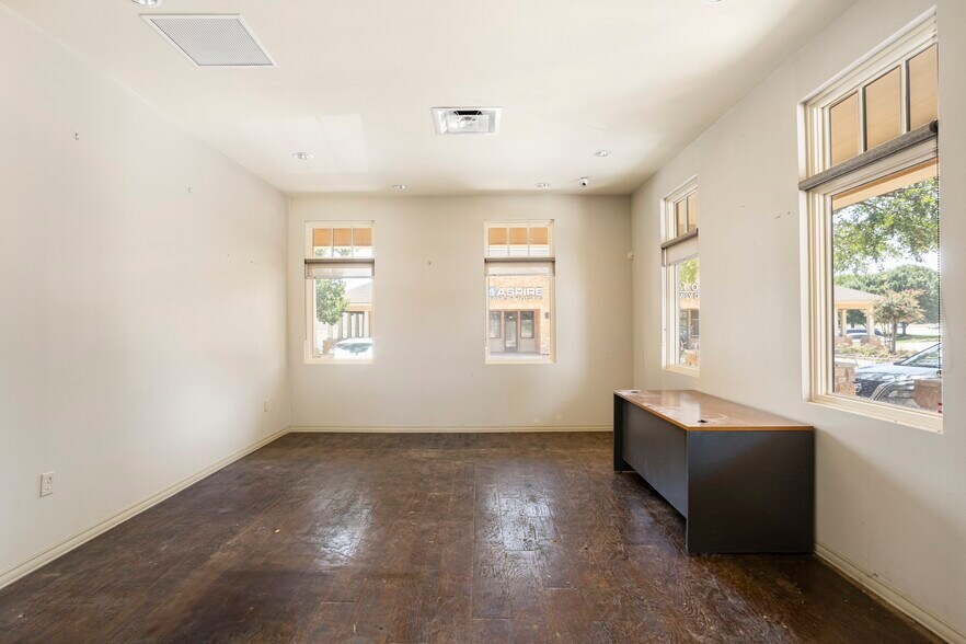 More Photos Of 6252 Davis Blvd, North Richland Hills Medical For Sale