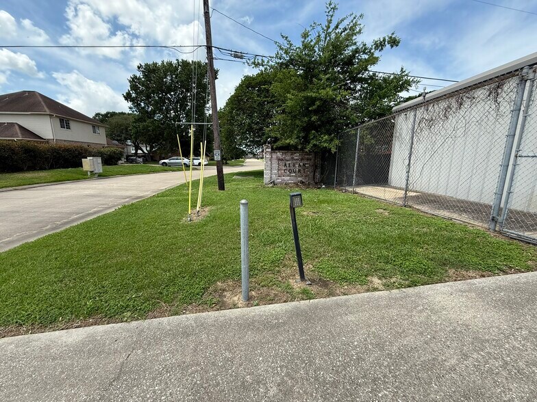 More Photos Of 1420 S 21st St, Nederland Specialty For Sale