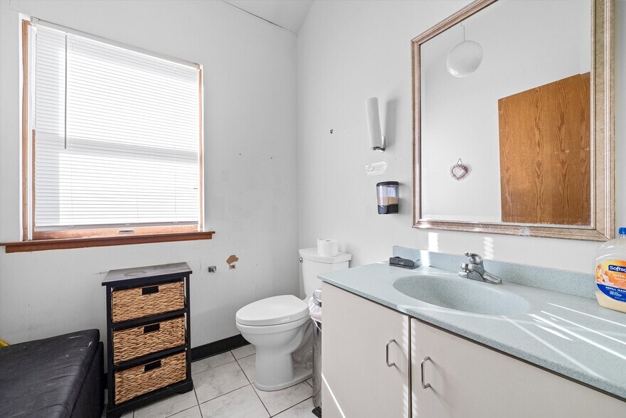 More Photos Of 24 Old Albany Post Rd, Croton-on-Hudson Medical For Lease