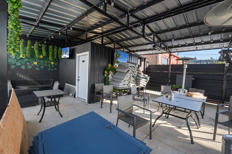 More Photos Of 9937 Commerce Ave, Tujunga Freestanding For Sale