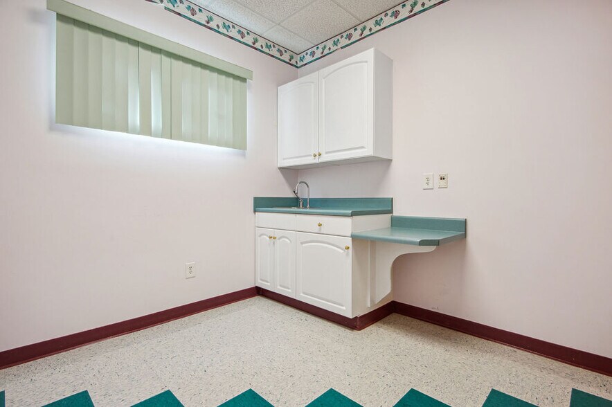 More Photos Of 43 Office Park Dr, Jacksonville Medical For Lease