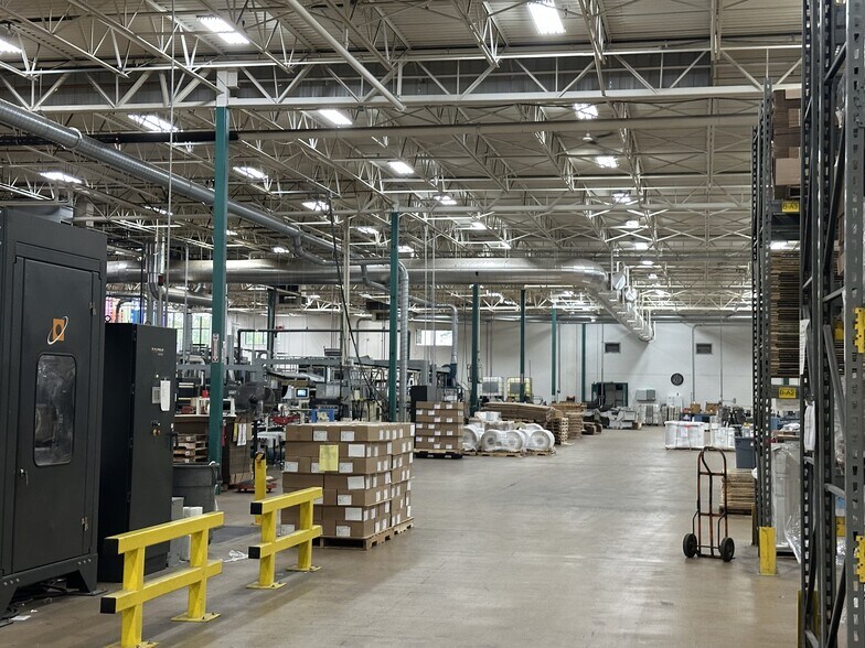 More Photos Of 7200 S 1st St, Oak Creek Manufacturing For Lease