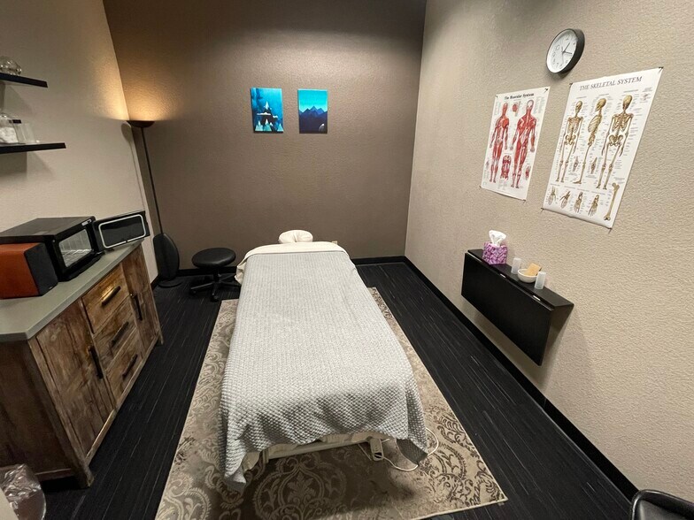 More Photos Of 1585 S Plaza Way, Flagstaff Light Distribution For Lease