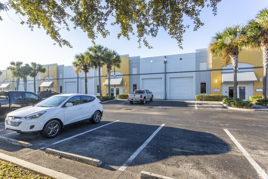 More Photos Of 12960 Commerce Lakes Dr, Fort Myers Warehouse For Lease