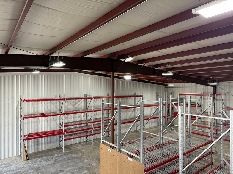 More Photos Of 10435 Bronzewood Dr, Dubuque Warehouse For Sale