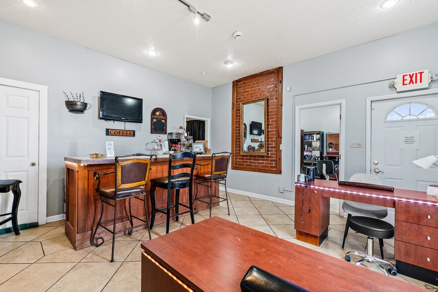 More Photos Of 2048 Winchester Ave, Ashland General Retail For Sale