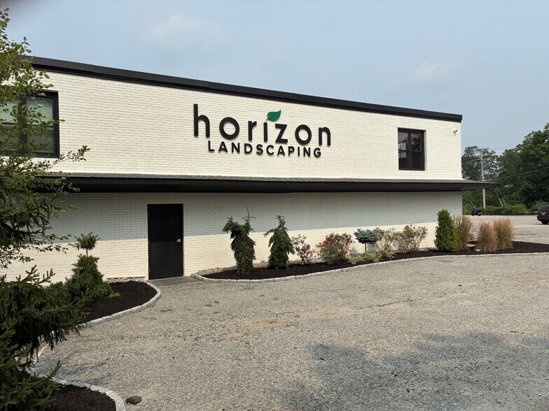 More Photos Of 1000 Knotty Oak Rd, Coventry General Retail For Sale