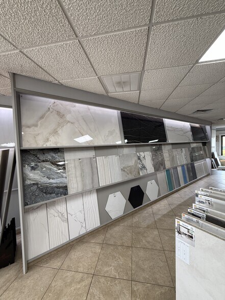 More Photos Of 297-311 Airport Pulling Rd N, Naples Warehouse For Lease